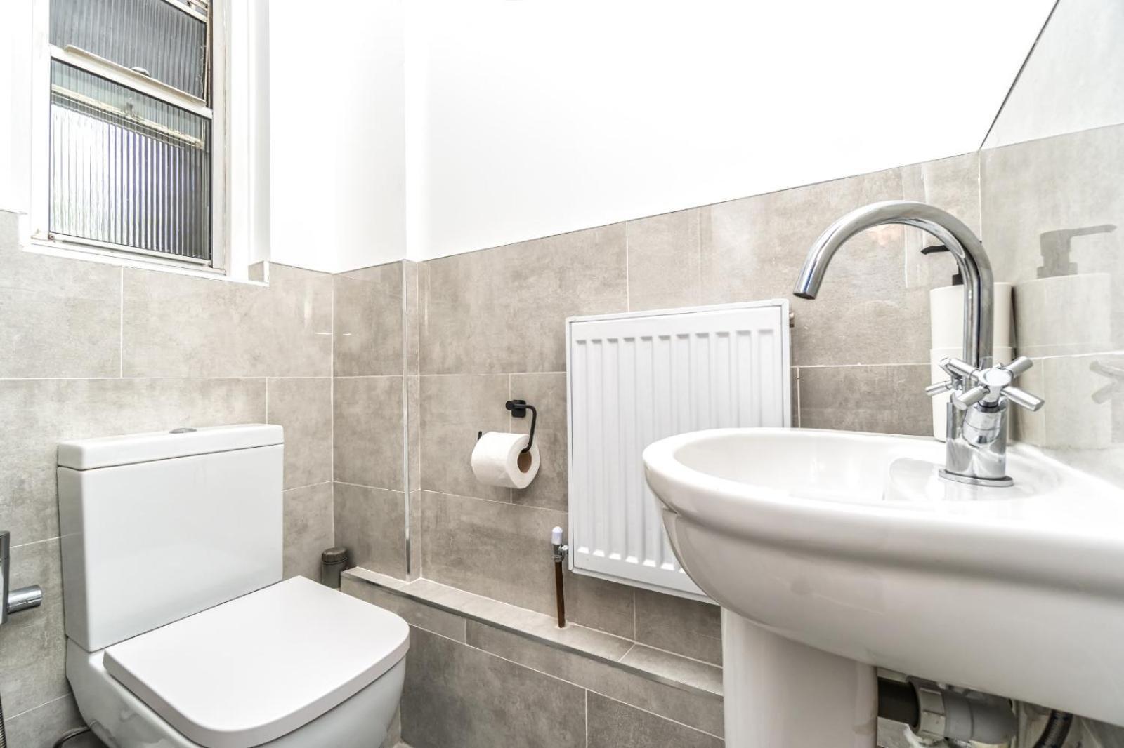 לונדון Cosy Guest House In Whitechapel מראה חיצוני תמונה