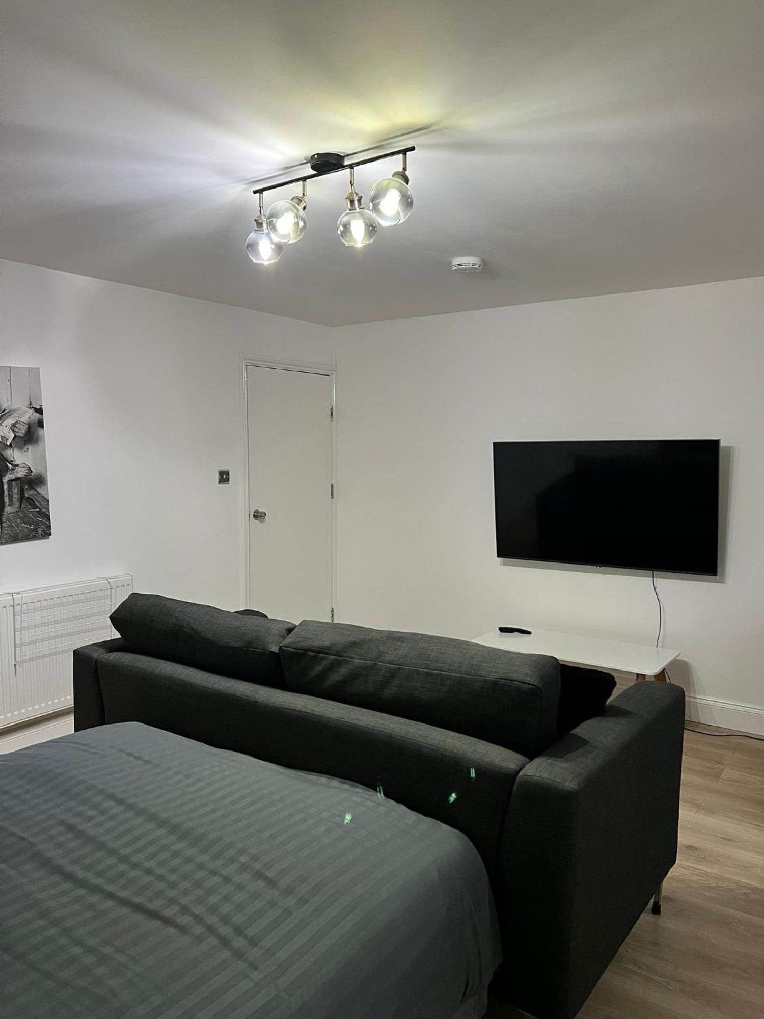 לונדון Cosy Guest House In Whitechapel מראה חיצוני תמונה